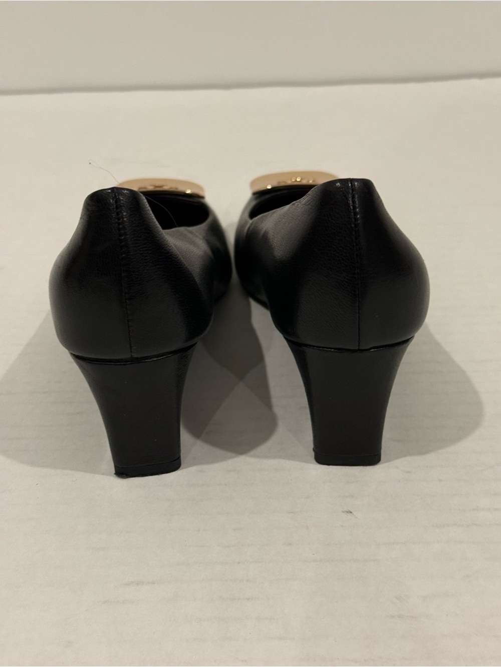 Tory Burch Georgia Black Leather Wedge Pumps Size 6.5 - Picture 4 of 16